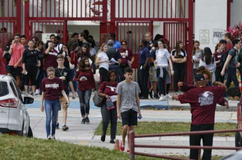 "Fue muy triste volver y no ver a mis amigos": sobrevivientes de Florida regresaron a clases