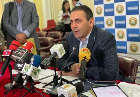 Gobernador de Santander denunció amenazas en contra suya y de su familia