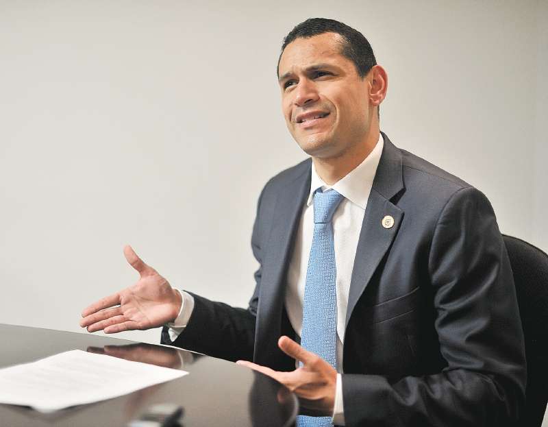 No se justifica que el ministro del Interior aproveche para intervenir en el proceso electoral, llevándose de frente en su actuar las garantías a la oposición. / Foto: El Espectador