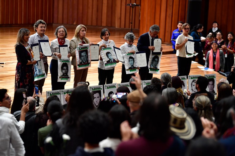 Graduación Póstuma Estudiantes de la Universidad Nacional
