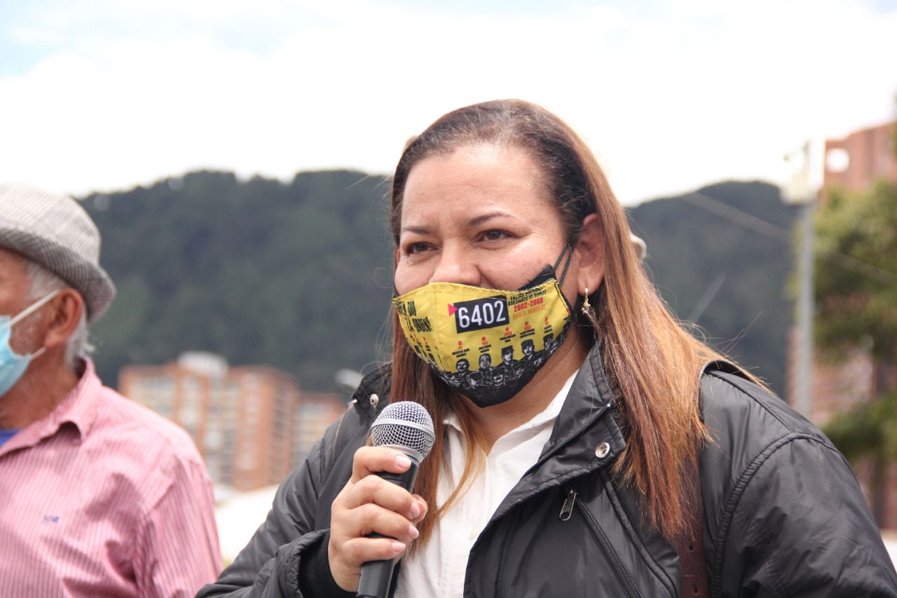 Doris Carvajal Londoño es una de las hijas de don Raúl Carvajal, el hombre que falleció el 4 de junio pasado y que luchó durante 10 años contra el Estado para que se hiciera justicia por el homicidio de su hijo, un cabo del Ejército que, según él, se negó a cometer ejecuciones extrajudiciales.