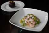 Cómo preparar una ensaladita de camarones con mangostino, hierbabuena y pepino