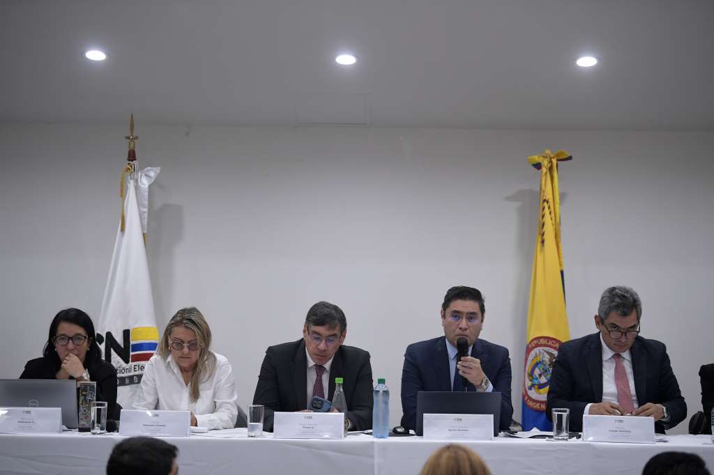 Audiencia en la sala plena del CNE