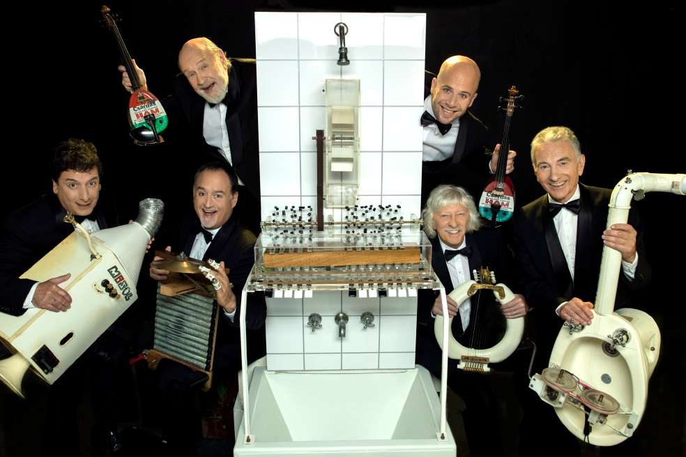 En la actualidad, Les Luthiers está integrado por: Marcos Mundstock, Tomás Mayer-Wolf (arriba), Tato Turano, Martín O’Connor, Carlos López y Jorge Maronna (abajo, de izquierda a derecha). / Cortesía