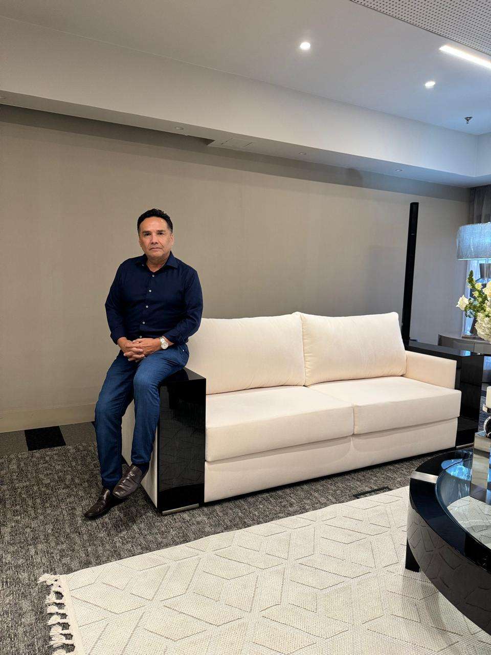 Fernando García, el decorador de los famosos, lanza su colección 2025 en el hotel NH Collection Bogotá WTC