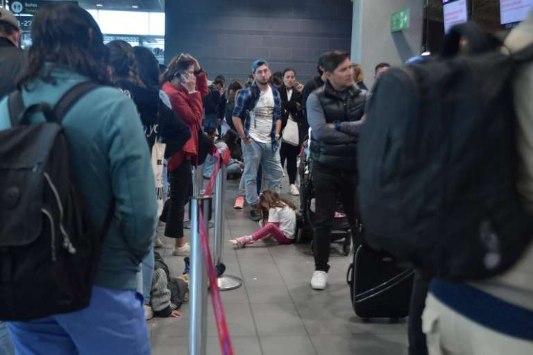 De acuerdo con los viajeros, solo recibieron un correo de notificación de la cancelación de los vuelos y un formulario para recibir un reembolso.