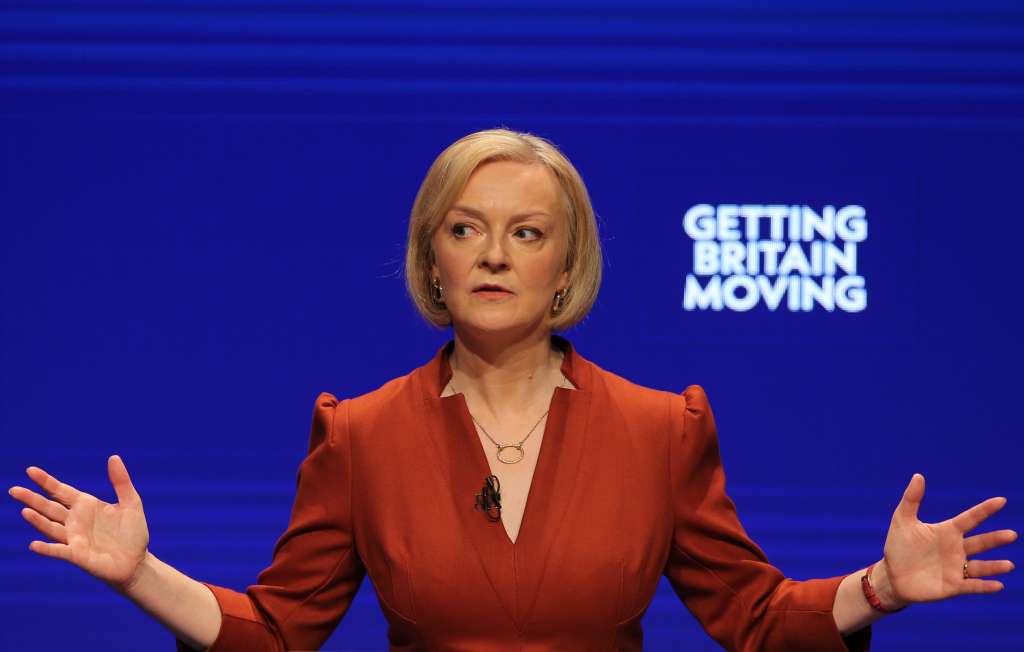 Birmingham (United Kingdom), 05/10/2022.- British Prime Minister Liz Truss delivers her keynote speech at the Conservative Party Conference in Birmingham, Britain, 05 October 2022. Truss' first conference speech as party leader comes after a few turbulent weeks, with the mini budget causing turmoils in markets and uprisings in her party, only one month into her premiership. (Reino Unido) EFE/EPA/ISABEL INFANTES
