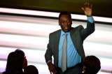 Pelé recibe un Balón de oro honorífico