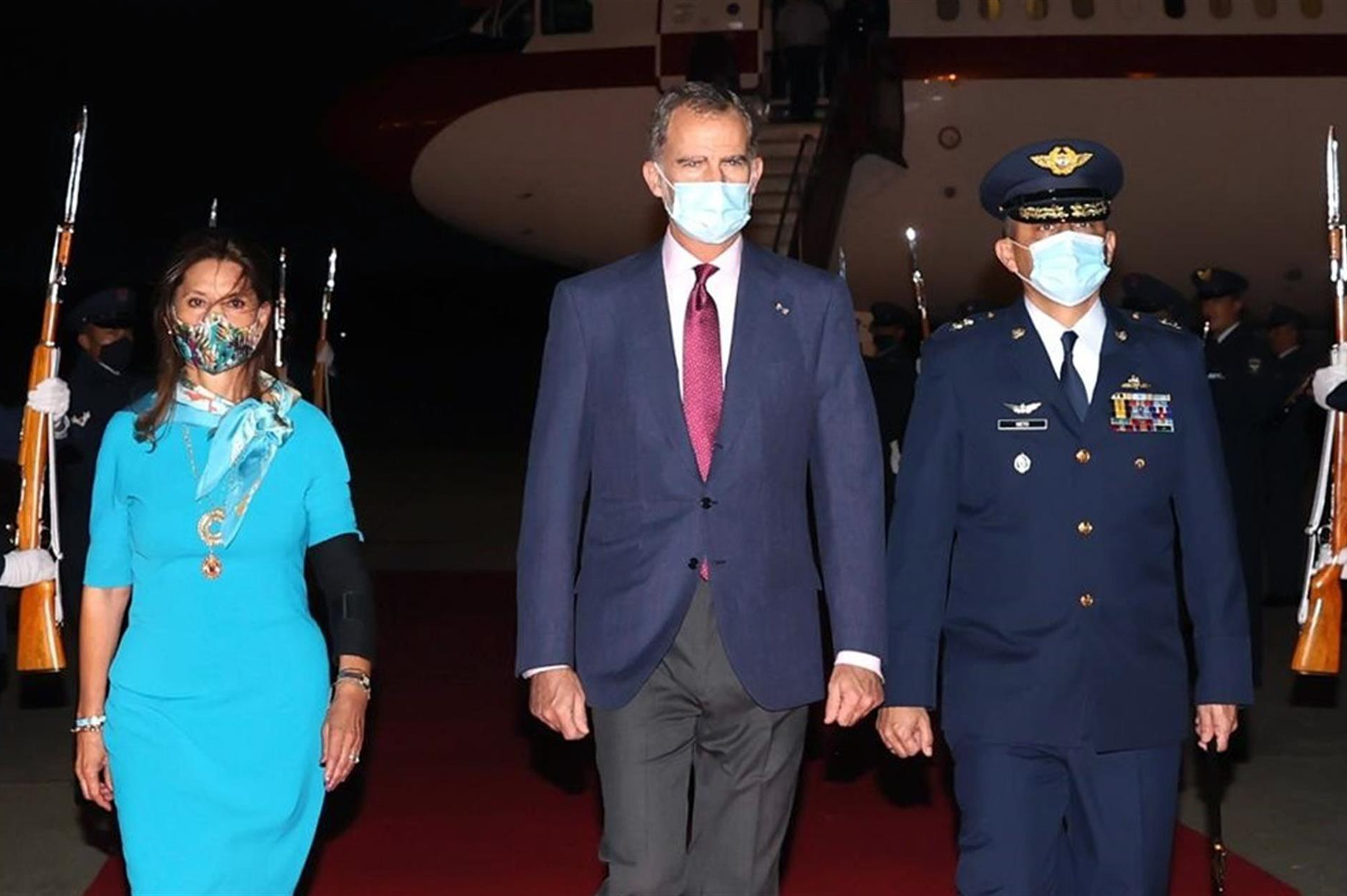 El Rey Felipe VI junto a la vicepresidenta Marta Lucía Ramírez.