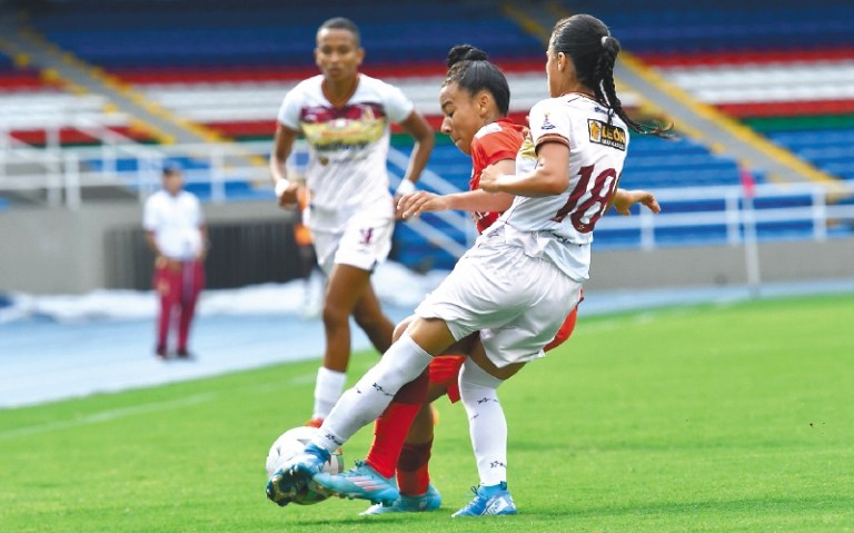 Por la dignidad en el fútbol femenino II (Fútbol paradójico)