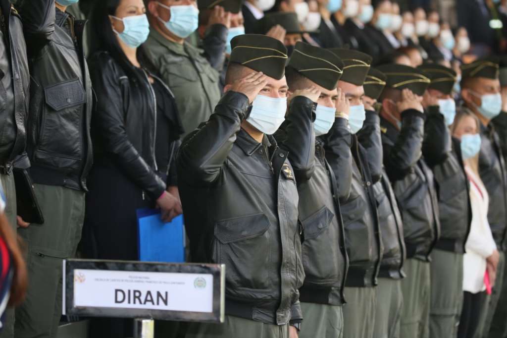 Ceremonia de sanción y promulgación de los nuevos estatutos disciplinarios y de carrera de la Policía, en la Escuela General Santander en Bogotá.