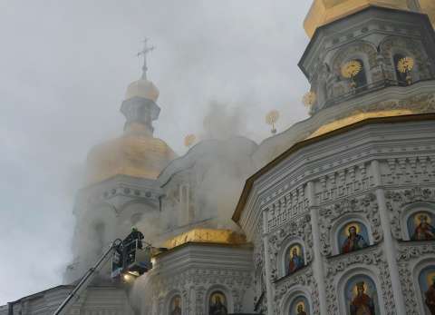 Once muertos y la icónica catedral de Dormición en llamas tras nuevo ataque ruso en Ucrania