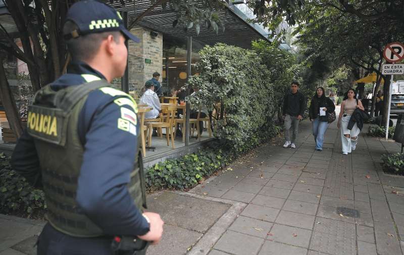 Vecinos y comerciantes de la zona T, en Bogotá, piden a las autoridades planes permanentes para desterrar la inseguridad del sector.