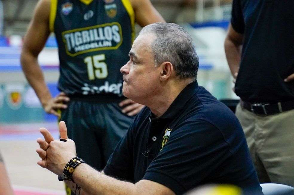 Hernán Darío Giraldo dirigió a Tigrillos de Antioquia, subcampeones de la última temporada de liga profesional de de Baloncesto.