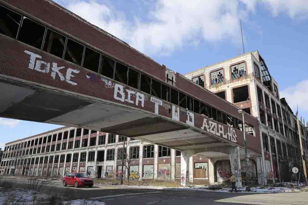 Detroit fue la ciudad que vio nacer a compañías como Ford, GM y Chrysler. El más pujante de los 51 estados ahora muestra sus fábricas abandonadas. / EFE