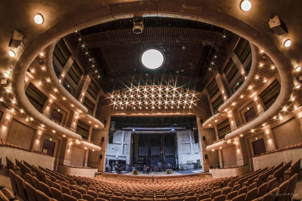 Imagen que muestra la sala principal del Teatro Mayor Julio Mario Santo Domingo.