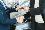 Ventas de vehículos en Colombia se cierran por WhatsApp y transforman el sector automotor