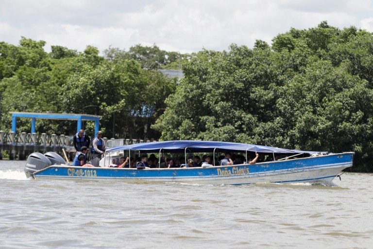 Evacuaron a 19 migrantes enfermos y atrapados en el tapón del Darién