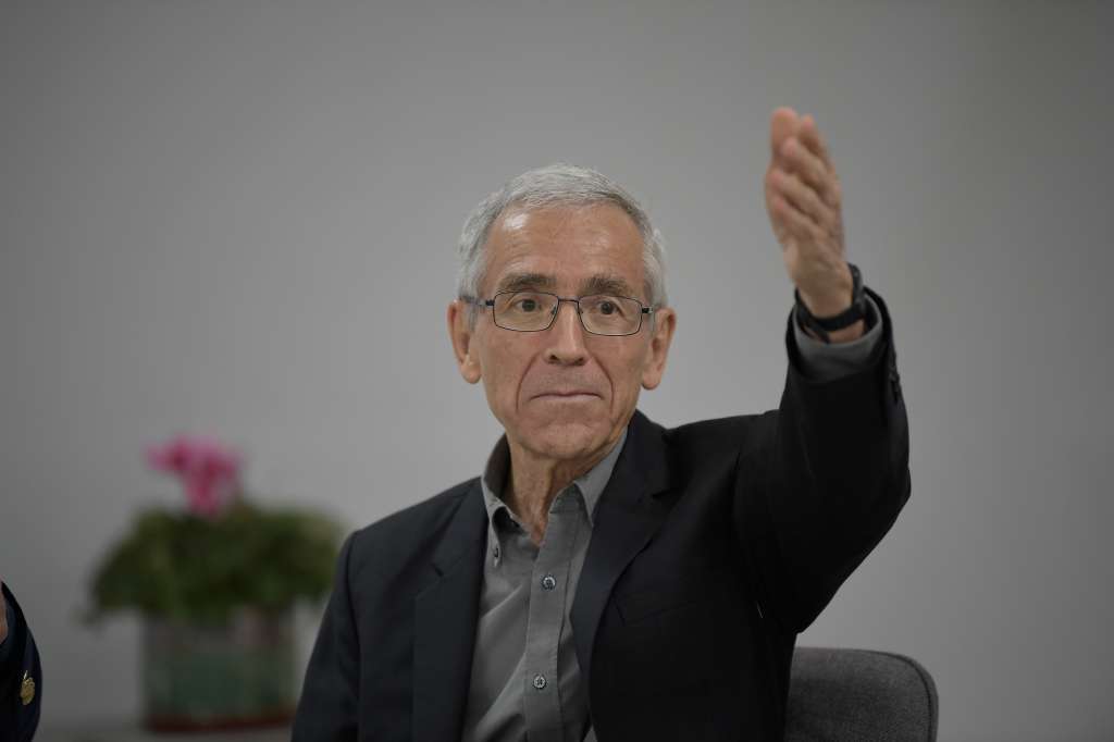 Padre jesuita, presidente de la Comisión de la Verdad, habla sobre las denuncias en su contra por supuestamente encubrir a un sacerdote que confesó haber violado a siete niños en los años 70.