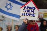 Familiares de rehenes protestan en parlamento de Israel en medio de combates en Gaza