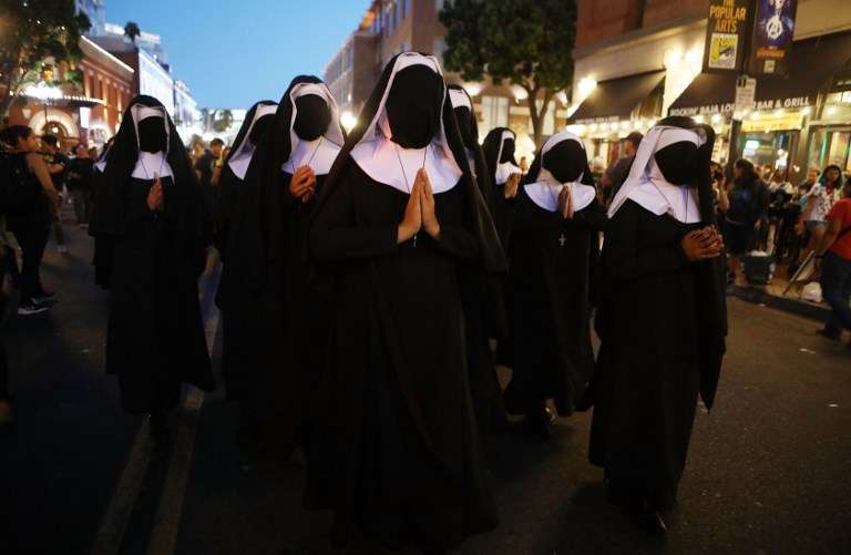 Varias mujeres han dejado sus congregaciones porque no les creen sus denuncias de abuso.  / AFP