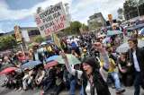 Sindicato de maestros hace plantón frente a Secretaría de Educación en Bogotá