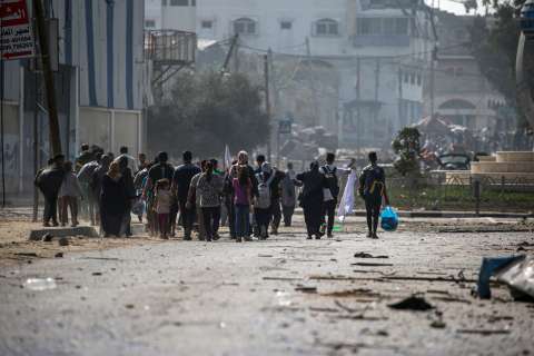 Gaza: más de 10.000 fallecidos; palestinos con doble nacionalidad salen por Egipto