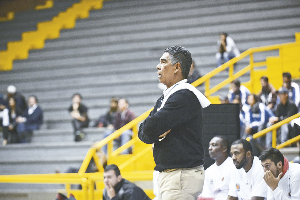 José Tapias, técnico de Piratas de Bogotá, líder de la Liga Directv de Baloncesto Profesional. / Pamela Aristizábal