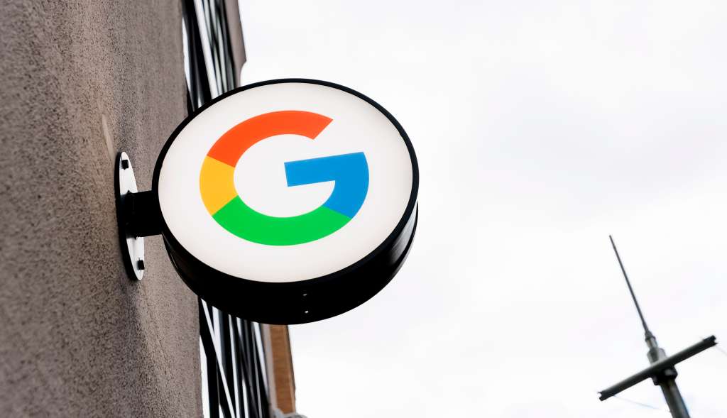 New York (United States), 20/01/2023.- Signage at Google'Äôs office building in New York, New York, USA, 20 January 2023. Alphabet, the parent company of Google, announced on 20 January plans to cut 6% of its employees, about 12,000 jobs, reportedly in response to a possible economic slowdown and as a result of over expansion during the pandemic. (Estados Unidos, Nueva York) EFE/EPA/JUSTIN LANE