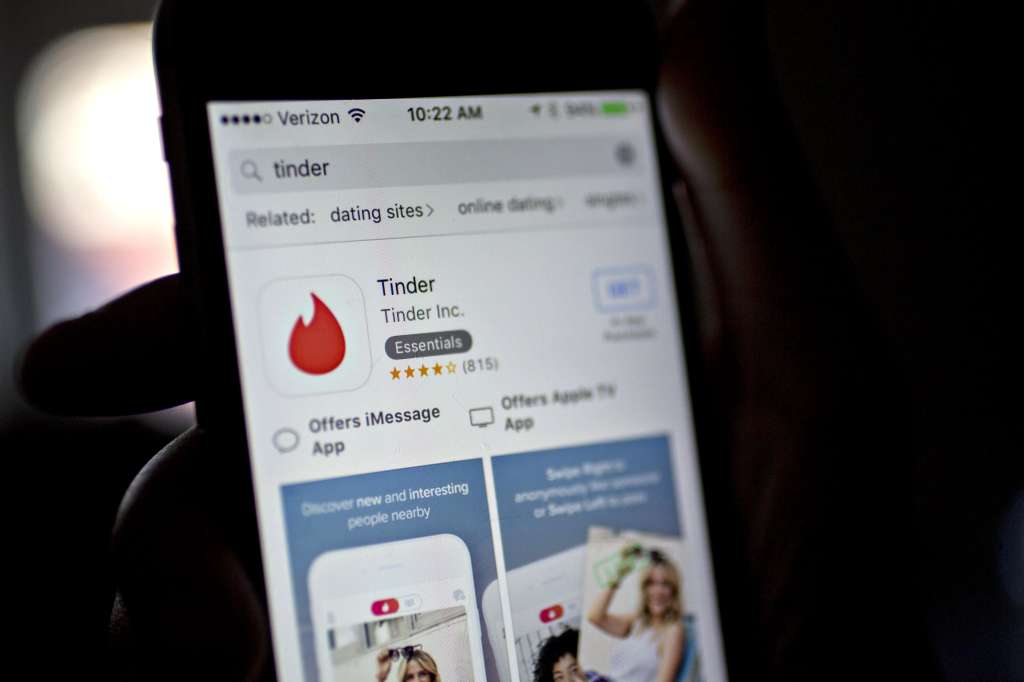 También han sido tendencia los videos virales de la red social TikTok, que se han compartido un 86 % más en Tinder. / Andrew Harrer/Bloomberg