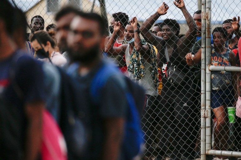 Hasta 650 migrantes podrán cruzar a diario frontera entre Panamá y Colombia