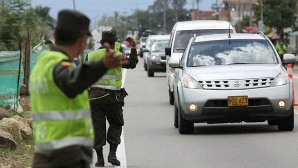 Crece movilidad de colombianos por carreteras en puente festivo.
