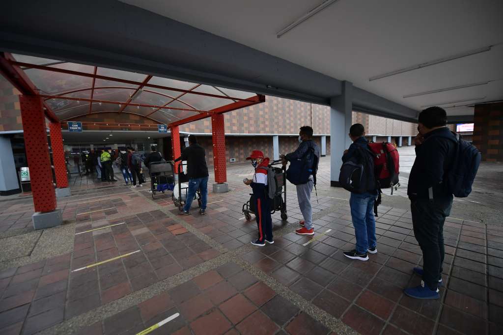 Salida de viajeros durante Semana Santa en el Terminal El Salitre en tiempos de Covid - 19