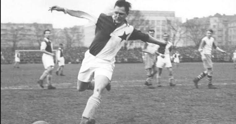 Este es Josef Bican, el futbolista con más goles de la historia