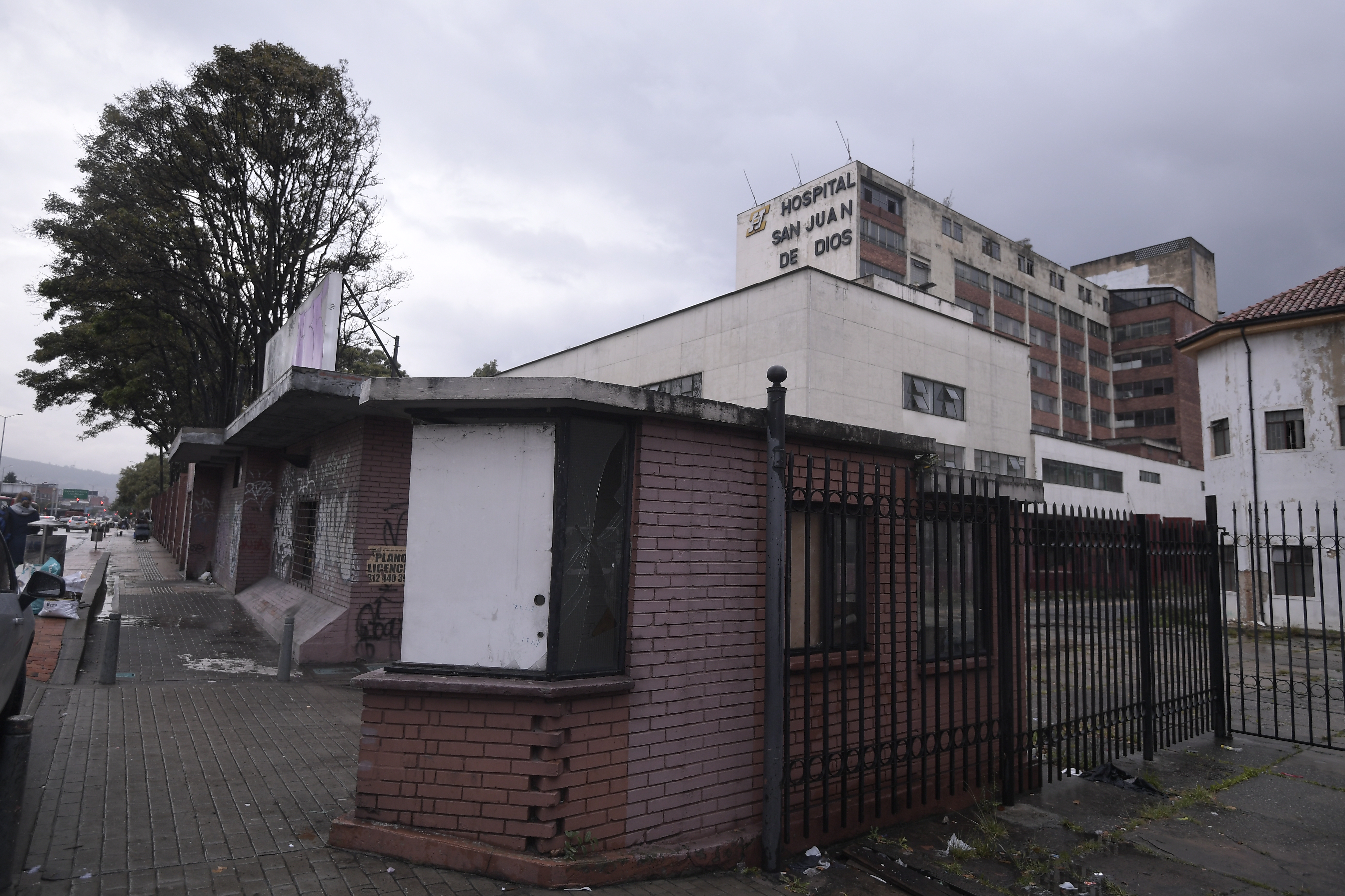 Recorrido por las instalaciones de este hospital que se encuentra en ruinas.