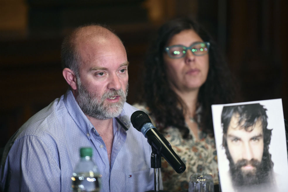 Sergio Maldonado, hermano del artesano argentino muerto, Santiago. / AFP