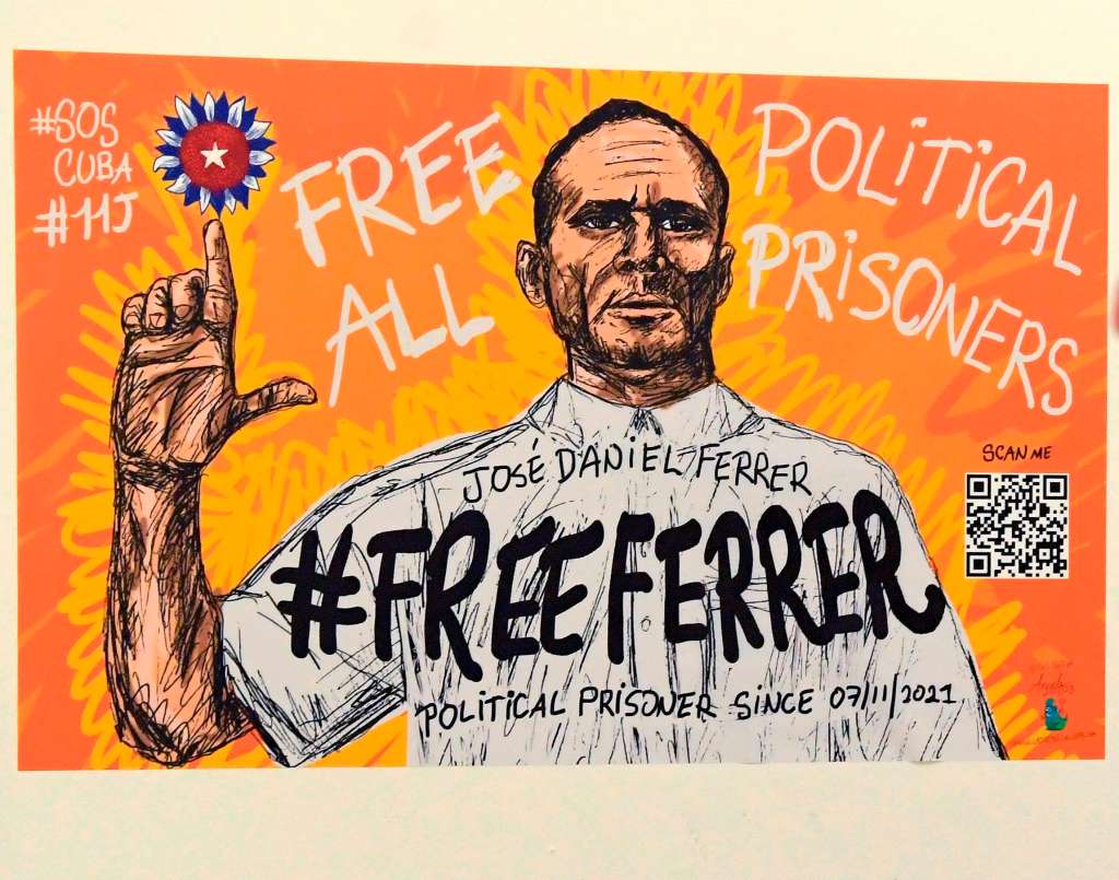 USA8485. WASHINGTON (DC, EEUU), 11/07/2023.- Fotografía de un cartel que pide la libertad para los presos políticos en Cuba y en especial al opositor José Daniel Ferrer", de la Unión Patriótica de Cuba, colgado en una pared durante el desarrollo de un evento sobre la situación en Cuba, con motivo del segundo aniversario del estallido del 11-J, celebrado hoy, en el Congreso estadounidense en Washington (EEUU). Varios legisladores republicanos y demócratas de Florida y otras partes del país recordaron este martes a los cubanos que protestaron el 11 de julio de 2021 (11-J) y reclamaron el "fin de la represión" y la "liberación de los presos políticos, incluidos niños, que permanecen injustamente detenidos". EFE/Lenin Nolly
