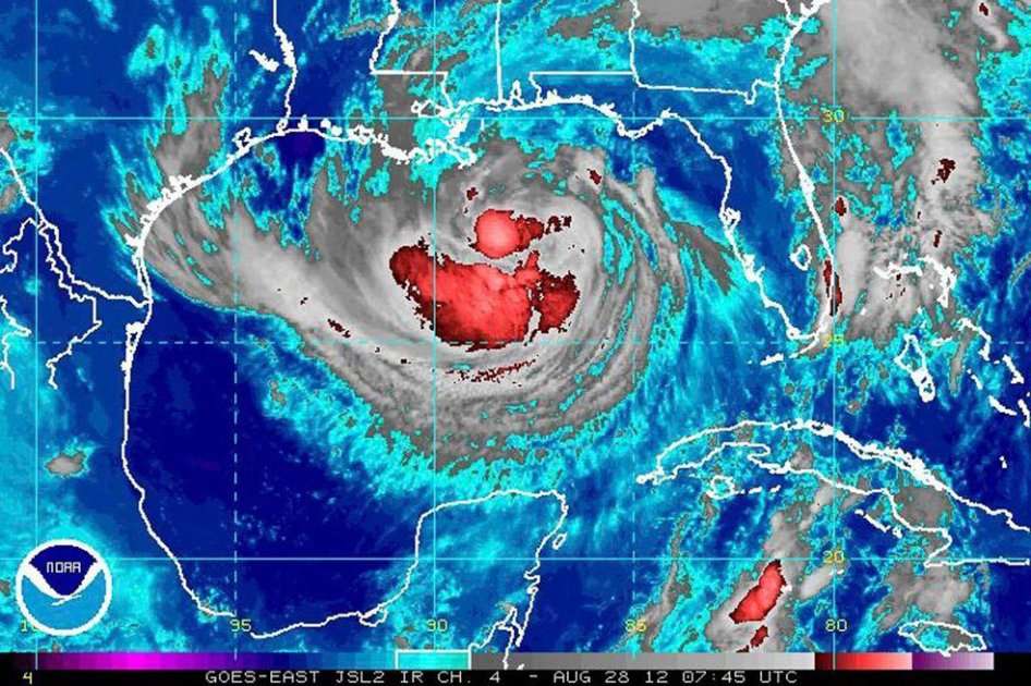 Imagen de un satélite facilitada por la agencia estadounidense meteorológica National Oceanic and Atmospheric Administration (NOAA) de la situación de la tormenta tropical Isaac en el Golfo de México. Foto: EFE