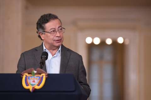 Petro pidió allanar “bodegas de medicamentos”, pero la realidad es más compleja que eso