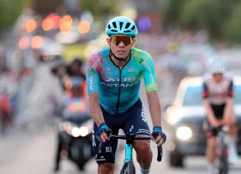 Sergio Higuita rozó la victoria y fue podio en la etapa 3 del AlUla Tour: así va la general