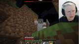 Abuela de 81 años se graba jugando Minecraft para pagar el tratamiento de cáncer de su nieto