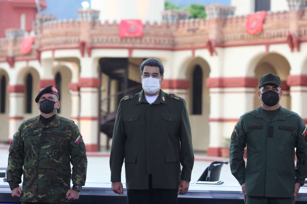 Nicolás Maduro, mientras participa en un acto de gobierno con militares hoy, en Caracas (Venezuela).