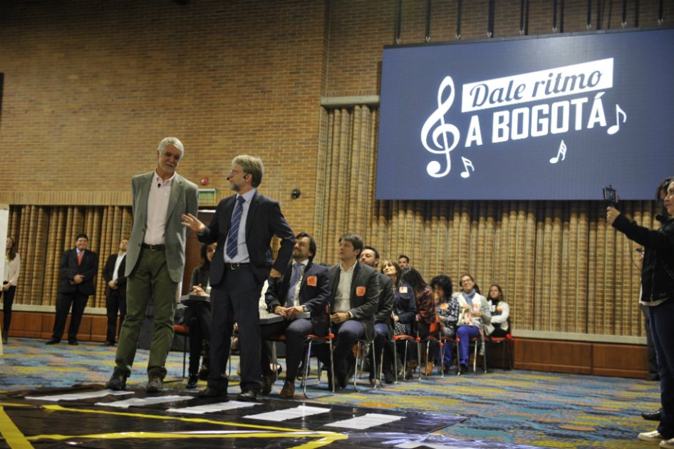 Enrique Peñalosa y Antanas Mockus lanzaron la política de cultura ciudadana para mejorar la movilidad en las intersecciones viales. / Gustavo Torrijos