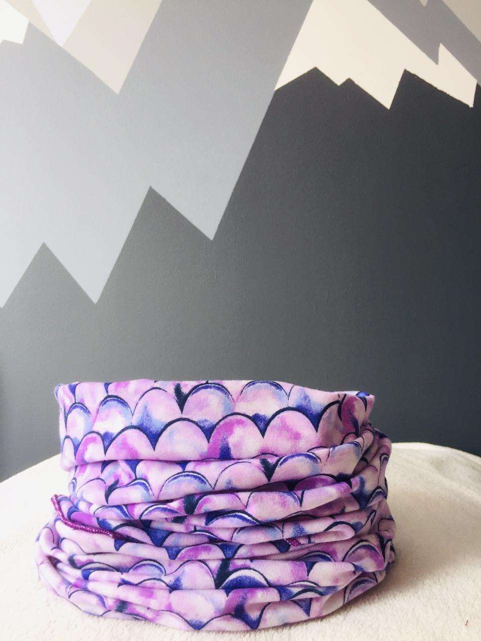 Dos mamás crearon CuarentaSemanas, un emprendimientoque vende cuellitos en algodónlicrado, bandanas, balacas yturbantes para bebés y niños.Al ser de algodón, son livianosy calientes. Su empaque esuna alcancía, lo cual hace que sea un regalo más divertido.Solo debe entrar a la cuenta enInstagram @cuarenta_semanas. Tienen entregas inmediatas.