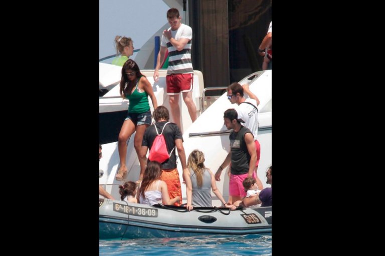 Bebés de Leo Messi y Cesc Fàbregas pasan sus primeras vacaciones en Ibiza