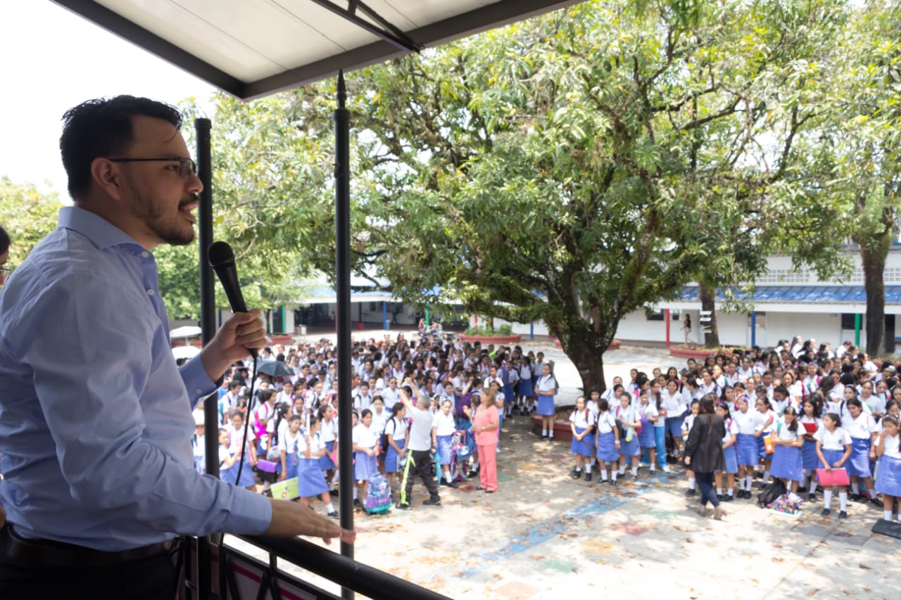 El alcalde Felipe Harman propuso reabrir las jornadas escolares a partir del calendario B iniciando julio 2020. / Alcaldía de Villavicencio