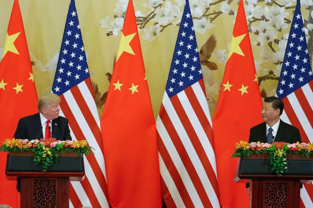 PIL01. BOGOTÁ (COLOMBIA), 18/09/2025.- Fotografía de archivo fechada el 09 de noviembre de 2017 del presidente de los Estados Unidos, Donald Trump (i), y su homólogo chino, Xi Jingping (d), ofreciendo una rueda de prensa en el Gran Palacio del Pueblo en Pekín (China). Los presidentes de EE.UU. y China, Donald Trump y Xi Jingping, tienen previsto hablar por teléfono el viernes y tratar temas bilaterales relacionados con el comercio o con la plataforma TikTok, con la expectativa de que ambos acuerden detalles para que la exitosa aplicación pueda seguir operando en territorio estadounidense. EFE/ Roman Pilipey/ARCHIVO
