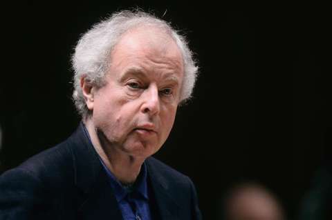 Pianista cancela conciertos en EE.UU. en protesta por políticas de Trump