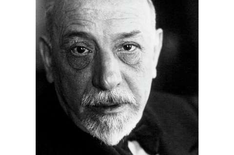 Historia de la literatura: “Seis personajes en busca de autor”