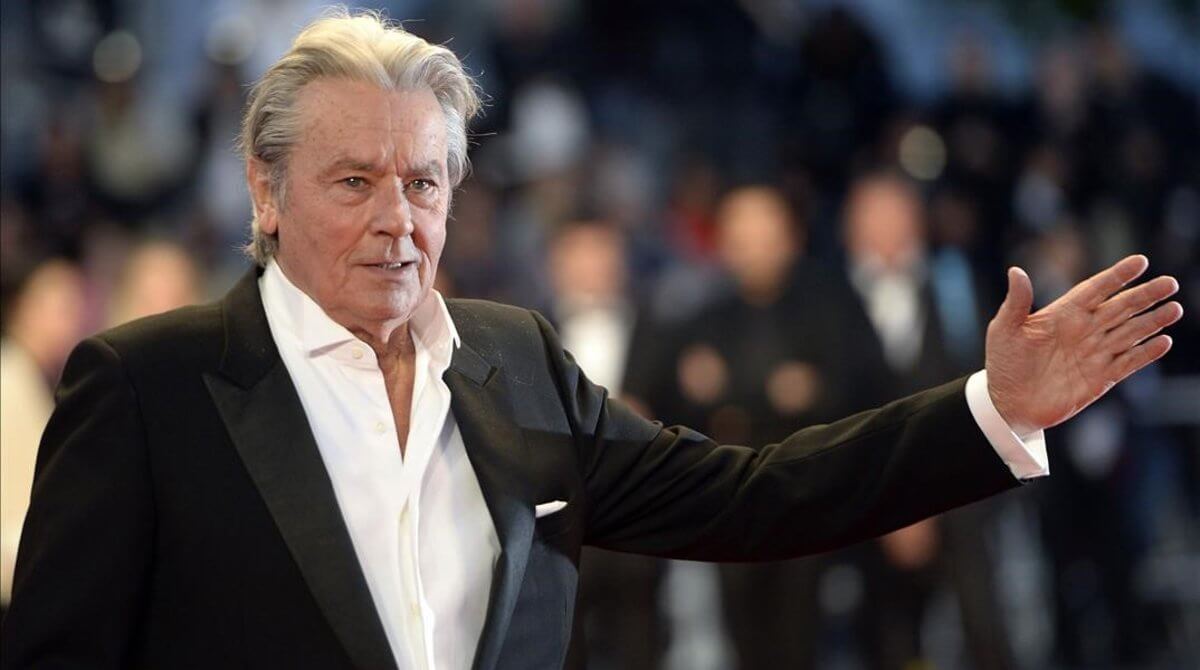 Alain Delon, quien recibió en Cannes el premio a toda una vida, y aseguró que toda su fama se la debe a los directores con los que trabajó. / Cortesía